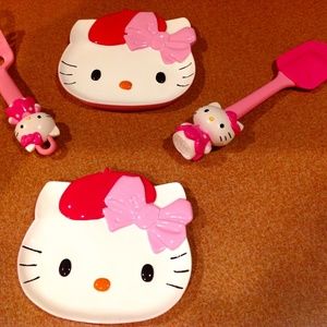 2 Hello Kitty Dishes & Servers